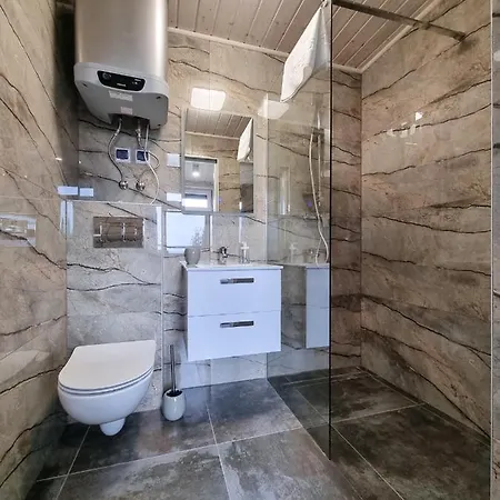 別荘 Kolonijna Park