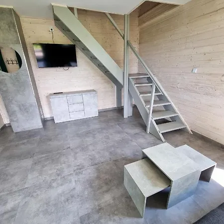 別荘 Kolonijna Park ミエンジズドロイェ